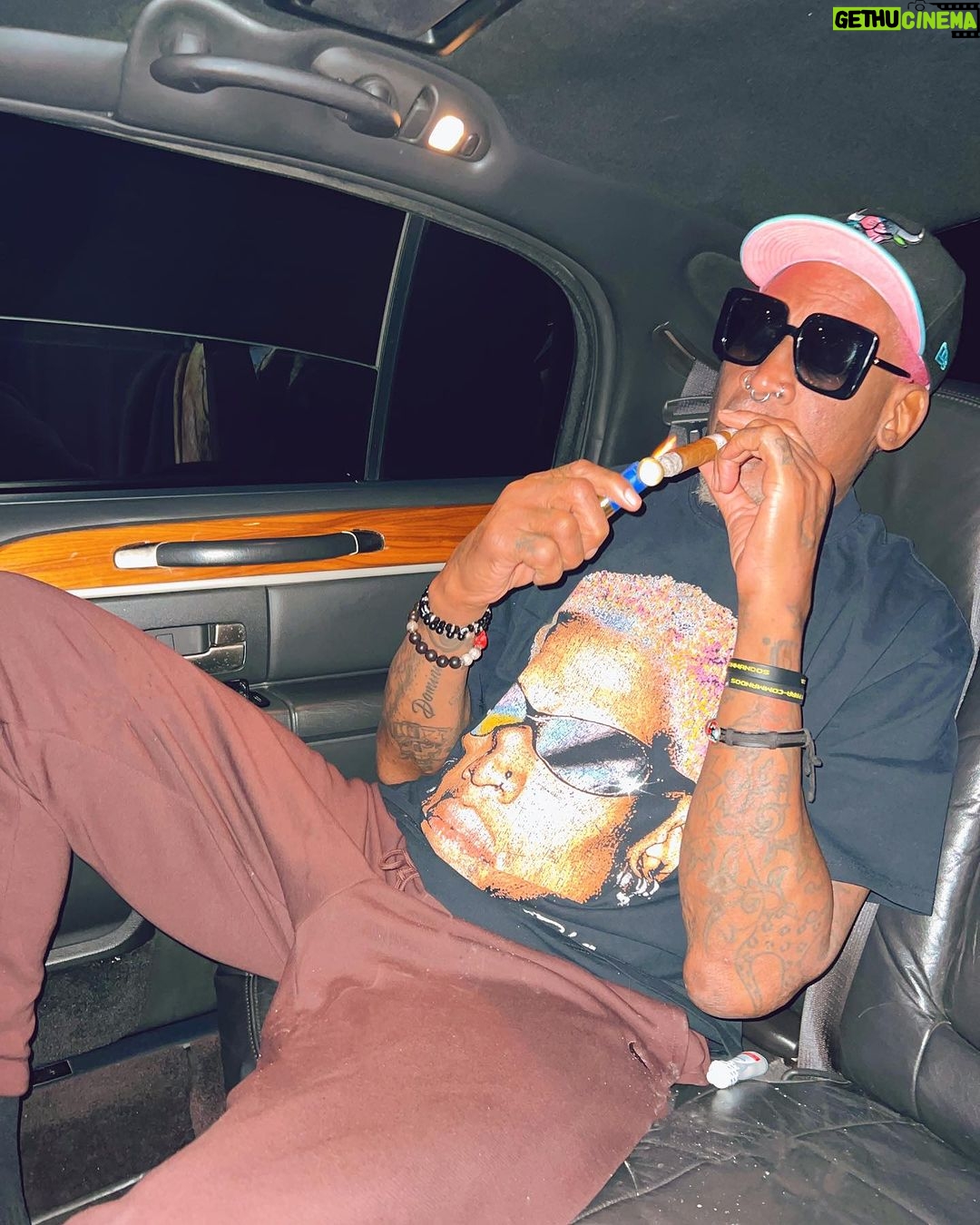 Dennis Rodman Instagram - When your upset just Remember Iām ALL SMILES š #mybodymychoice #myworld šš¾#youtube #subscribe Happy Place