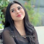 Denny Sumargo Instagram - Dua kata lucu untuk video ini?! #PomadeDensu #IdamanParaJuliet #ShantosRomeo
