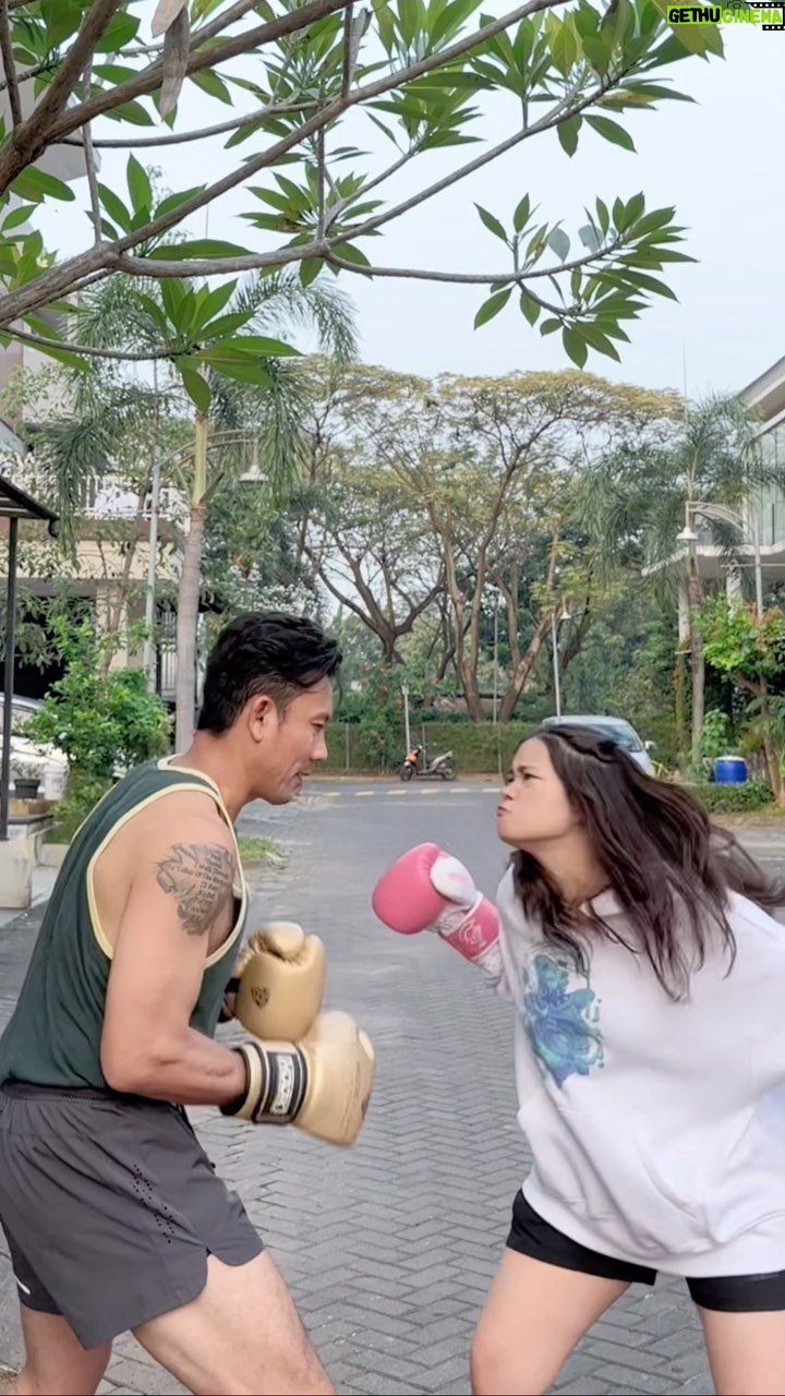 Denny Sumargo - 167.6K Likes - Kalau PMS yg sakit apanya sih? Buat diolesin @safecare! Mohon nasehatnya😥
#safecare
#adahargaadakualitas
