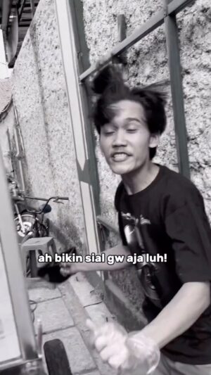 Denny Sumargo Instagram - HATI HATI SAMA PEDAGANG KUE PUKIS INI!!!

Kalian juga bisa, Ikutan Indonesiano Experience, dengan tunjukkin *seberapa Indonesia nya kalian, dan dilakukan bersama Indonesiano*. Bisa dari segi makanan yang Indonesia banget / kebiasaan orang Indonesia / Hal-hal unik yang Indonesia banget. 

Juara 1 : 3 juta + Indonesiano 1 tahun (12 karton)
Juara 2 : 1,5 juta + Indonesiano 6 bulan (6 karton)
Juara 3 : Flazz senilai 500k + Indonesiano (1 karton)

Caranya : 
1. Post di feed Instagram kalian (jangan di private) 
2. Tag @sumargodenny & @kenangan.hanyauntukmu 
3. Gunakan #KopKenIndonesiano #KopkenBotolAsliEnak