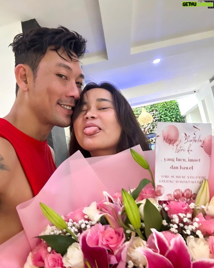 Denny Sumargo Instagram - Happy bday sayang. aku boleh poligami gak?