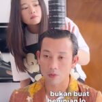 Denny Sumargo Instagram - Di rumah tangga kalian, kalian punya power gak sih? #shantosromeo #bikingantengbikinpede #pomade #pomadeindonesia #pomadelokal