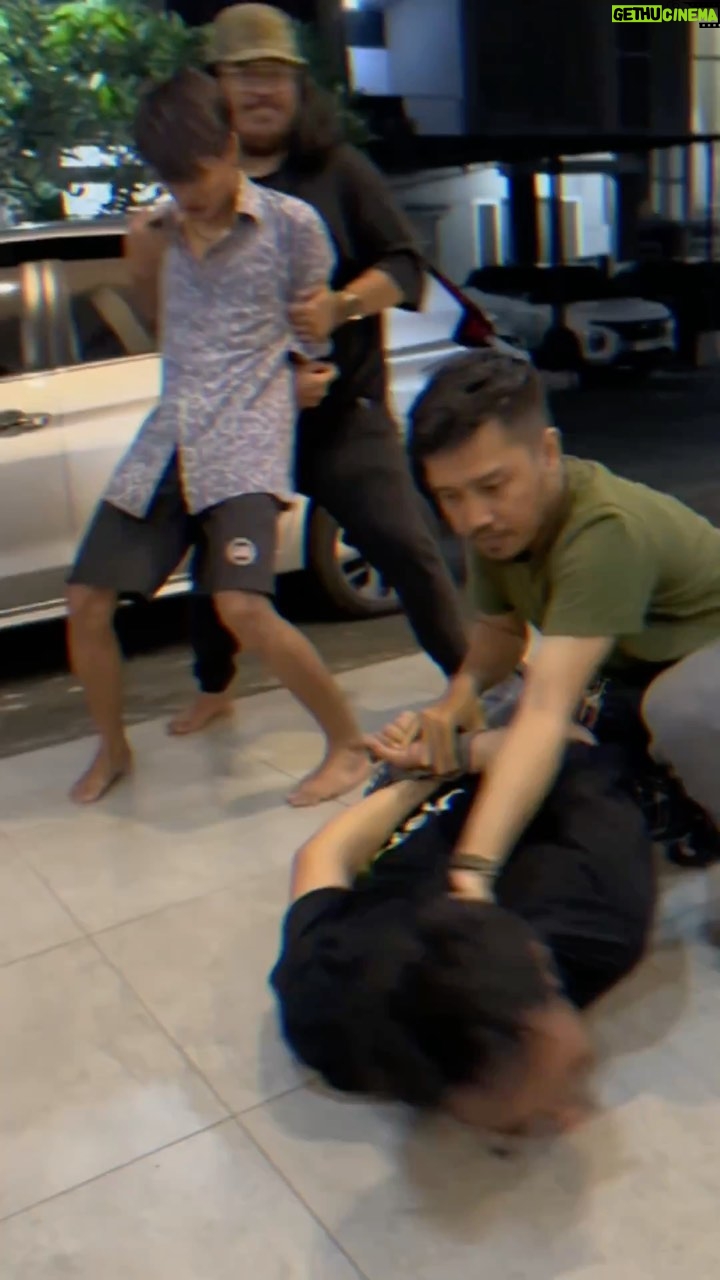 Denny Sumargo - 145.9K Likes - Siapa yang mau gw modalin buat beli kacang @duakelinci kemasan baru?
#temankebersamaan #kacangduakelinci