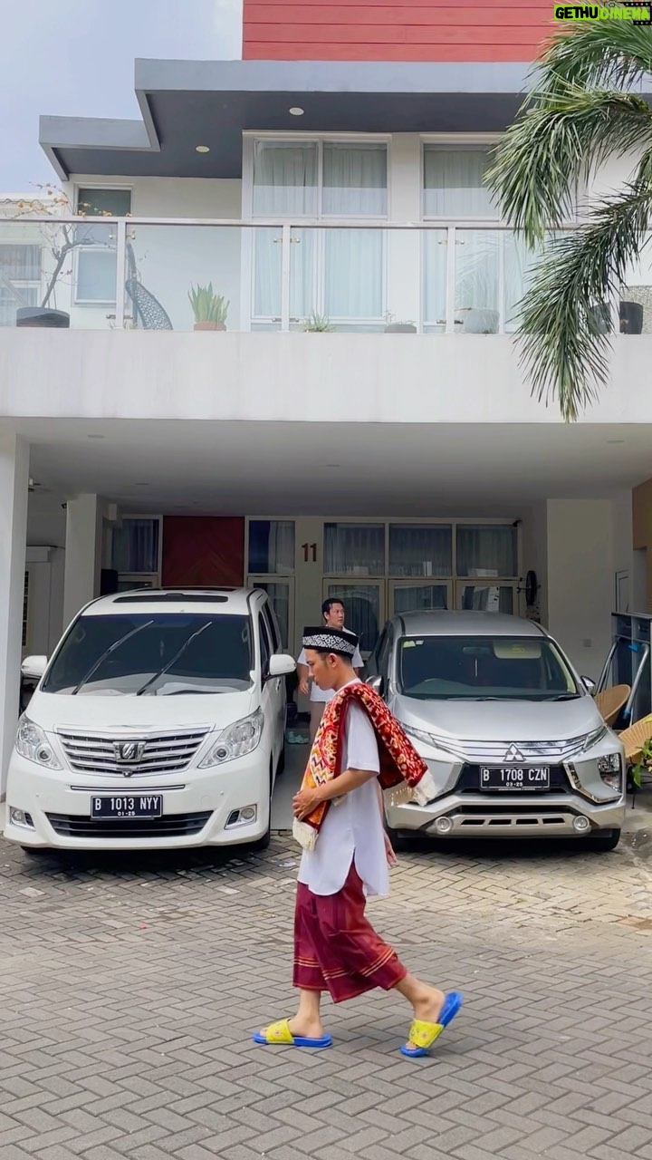 Denny Sumargo - 263.3K Likes - Mohon maaf kalau selama ini banyak salah sama kalian ya🙏🏻.
Buang buruknya ambil baiknya.
Selamat Idul Fitri 1444 Hijriah.