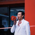 Denny Sumargo Instagram - SEKARANG GW CEO BARU DI LION PARCEL. PUJI GW SETINGGI LANGIT DONG, NANTI GW KASIH HP! #LIONPARCEL #BeraniDiandelin #dennysumargo