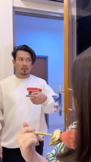 Denny Sumargo Instagram - Kok dia bingung yah? Padahal simple banget 😅