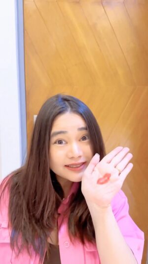 Denny Sumargo Instagram - Ini termasuk kdrt gak sih?? Coment dalam bahasa korea utara.