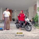 Denny Sumargo Instagram - si kurir nyaman banget dirumah, gak ada yang mau jemput apa?