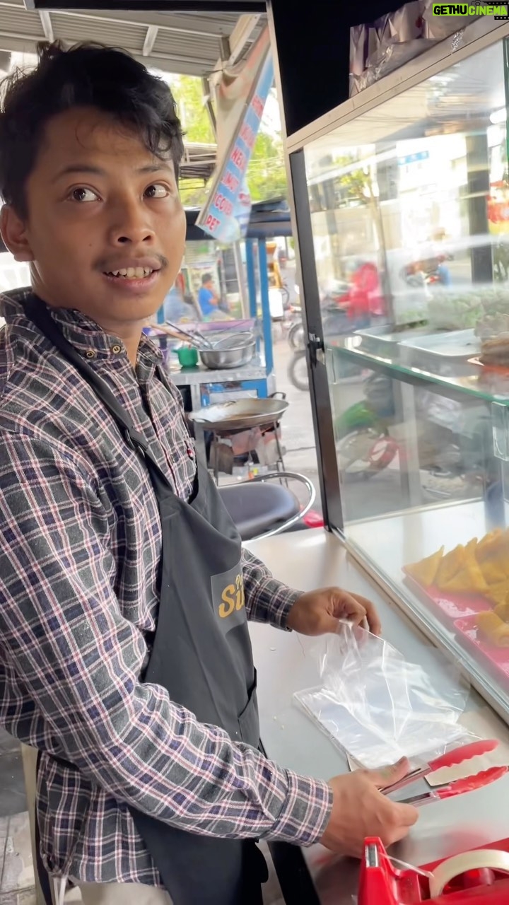 Denny Sumargo Instagram - Ditempat kalian ada tukang jualan yg gak laku gak? Mau gua samperin
