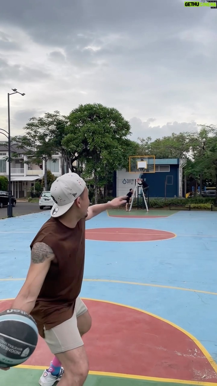 Denny Sumargo Instagram - Siapa JUARA Piala Dunia Qatar 2022? Yg benar gw kasih duit 10 JUTA🤣