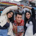 Denny Sumargo Instagram - Kalo gw kasih 5JUTA, lu pengen beli apa di tahun baru? Buruan ikutan challengenya! @shantosromeo.official @alfamart #pomadedensu #idamanparajuliet #shantosromeo