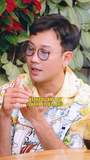 Denny Sumargo Instagram - Serius nanya ni, emangnya kalau mengucapkan kalimat Syahadat, automatis masuk Islam?
