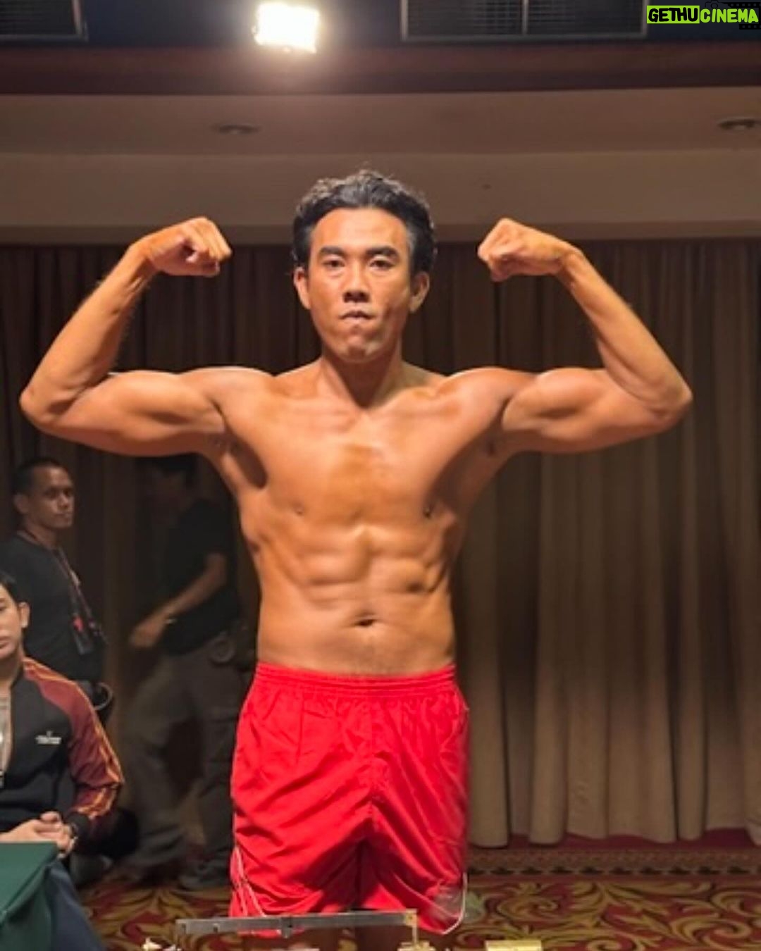 Denny Sumargo Instagram - berapa kali ellyas pical memukul lawannya dalam video ini?! ELLYAS PICAL PETINJU KELAHIRAN SAPARUA ini tidak bisa mendengar dengan baik, tidak bisa membaca, tidak sekolah, tidak punya uang, bahkan tidak direstui menikah dengan kekasih hatinya, tapi 12 kali JUARA DUNIA, gimana tuh??!! TAYANG 21 MARET di @primevideoid