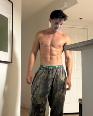 Derek Chadwick Instagram - I’m 6’7 btw