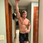 Derek Chadwick Instagram - I’m 6’7 btw
