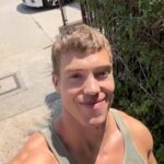 Derek Chadwick Instagram - summer glow thanks to @topicals 🏄🏼‍♂️ don’t forget your spf! #finemenusetopicals #topicalspartner