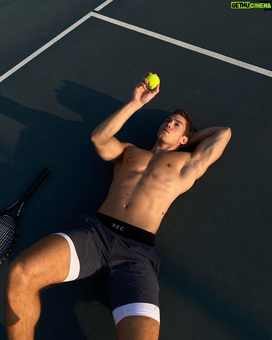 Derek Chadwick Instagram - my favorite shorts hands down @recgen use code DEREK10OFF for 10% off #recgenpartner