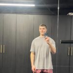 Derek Chadwick Instagram – Workouts hit different with new fits @recgen