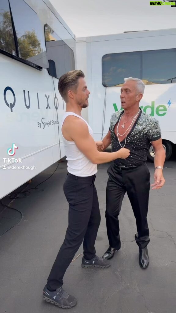 Derek Hough Instagram - @brunotonioliofficial doesn’t know about personal space 🤣🤣 @dancingwiththestars