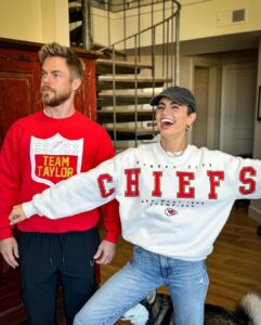 Derek Hough Instagram - One of us is from Kansas, the other isn’t. Can you guess who ? @hayley.erbert #Super Bowl