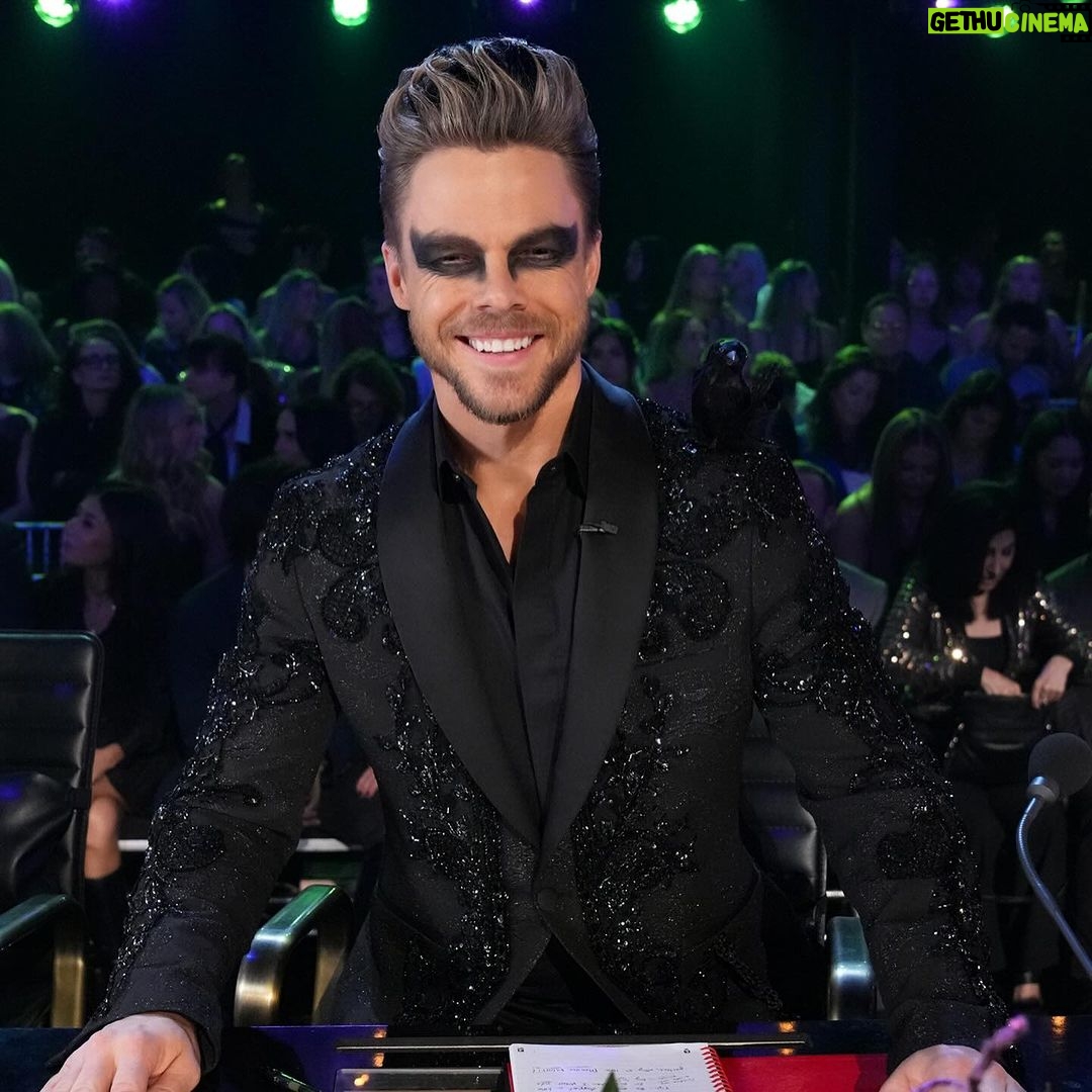 Derek Hough Instagram - Did you catch the 5th judge Kevin ? 🐦⬛
