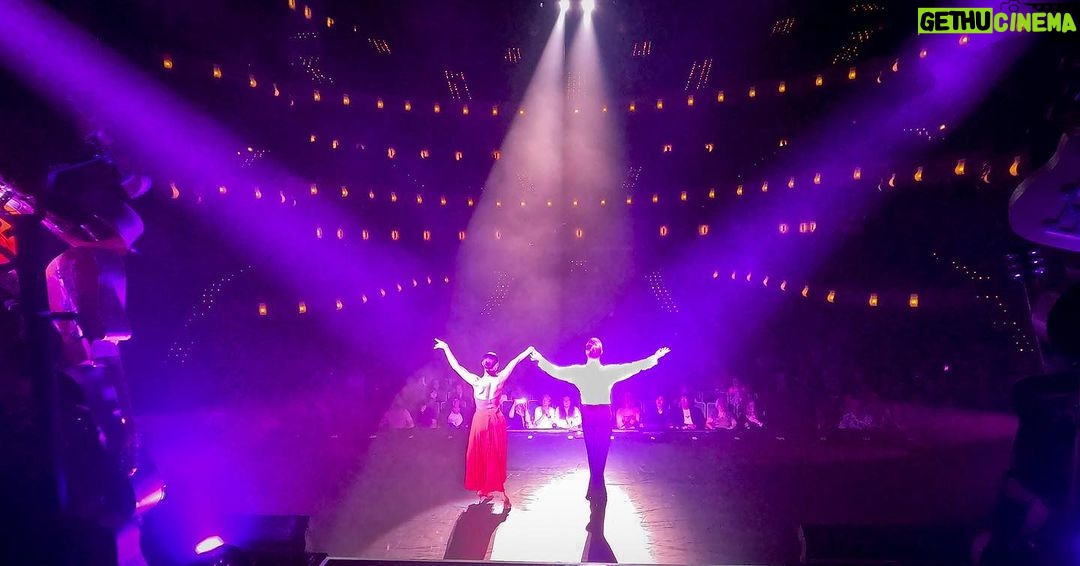 Derek Hough Instagram - 1st week of shows all wrapped up! And we’re just getting started ! Sharing it with my beloved @hayley.erbert and my entire cast of insanely talented, hard working cast and crew has been a joy! This show is very special! Thank you Thank you Thank you 55 more cities DerekHough.Com 🎫