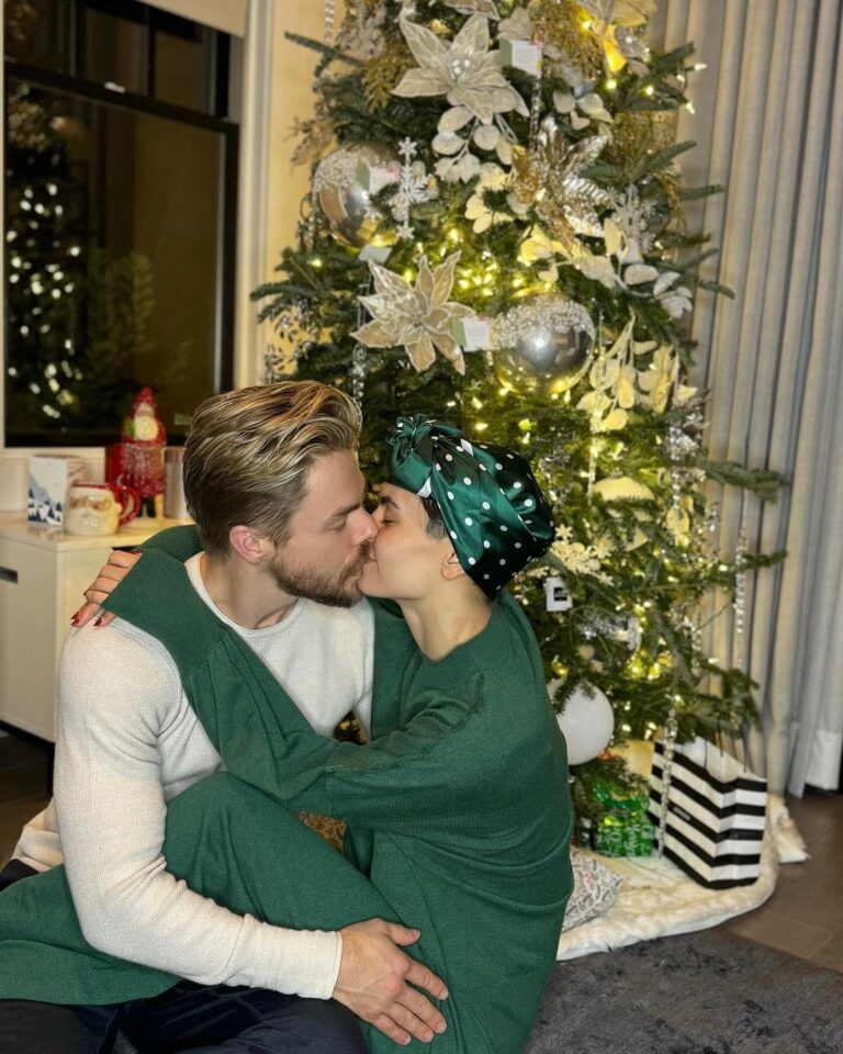 Derek Hough Instagram - Wishing everyone a very Merry Christmas! 🎄 Cherishing the greatest gift of all. The precious gift of life and the love we share. Hold your loved ones close and treasure every moment. ♥️