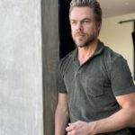 Derek Hough Instagram - 1: What do you call a boomerang 🪃 that doesn’t come back? A stick 2: Who needs a black belt🥋 when you have a Jean belt