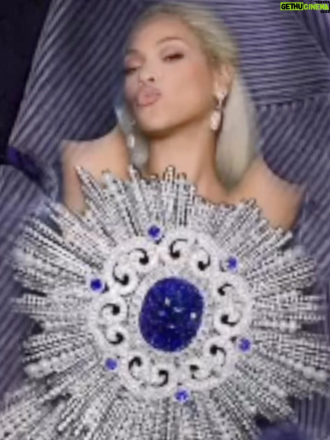 Derek Hough Instagram - I mean if the queen herself dressed as a stunning broach then I must be onto something with these broaches :)) @dancingwiththestars