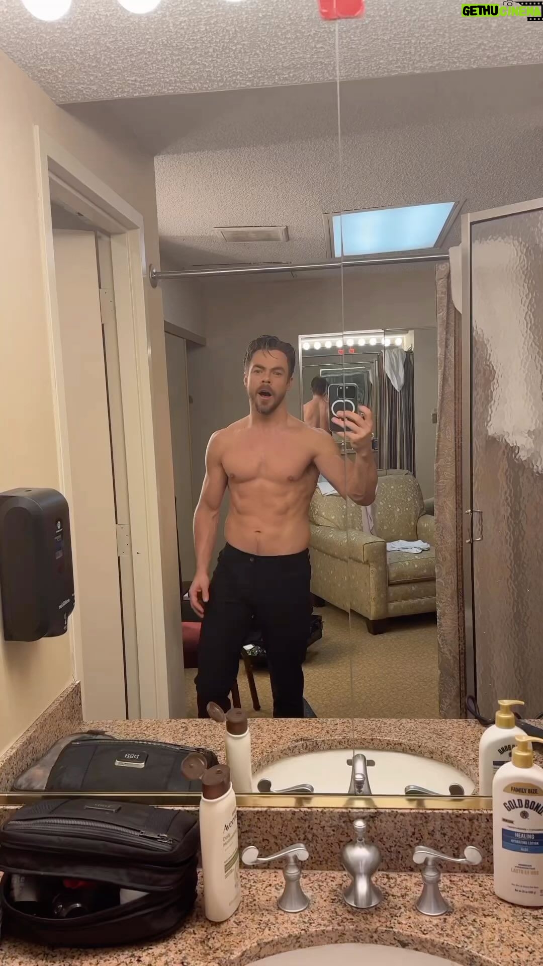 Derek Hough Instagram - 5 days, 5 shows, 5 incredible audiences! And maybe a little kitten. Only 17 shows left! Florida and Texas, you’re up next. Get your tickets at derekhough.com 🎫