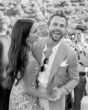 Derek Hough Instagram - Love ❤️ these two humans and so happy to celebrate with them on their big day! What makes these photos even better is looking at the reactions of people in the background 😂… ooo a flower 🌸 
📷: @christinamcneill