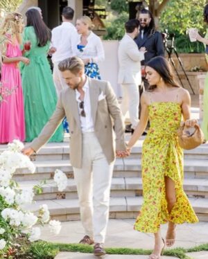 Derek Hough Instagram - Love ❤️ these two humans and so happy to celebrate with them on their big day! What makes these photos even better is looking at the reactions of people in the background 😂… ooo a flower 🌸 
📷: @christinamcneill