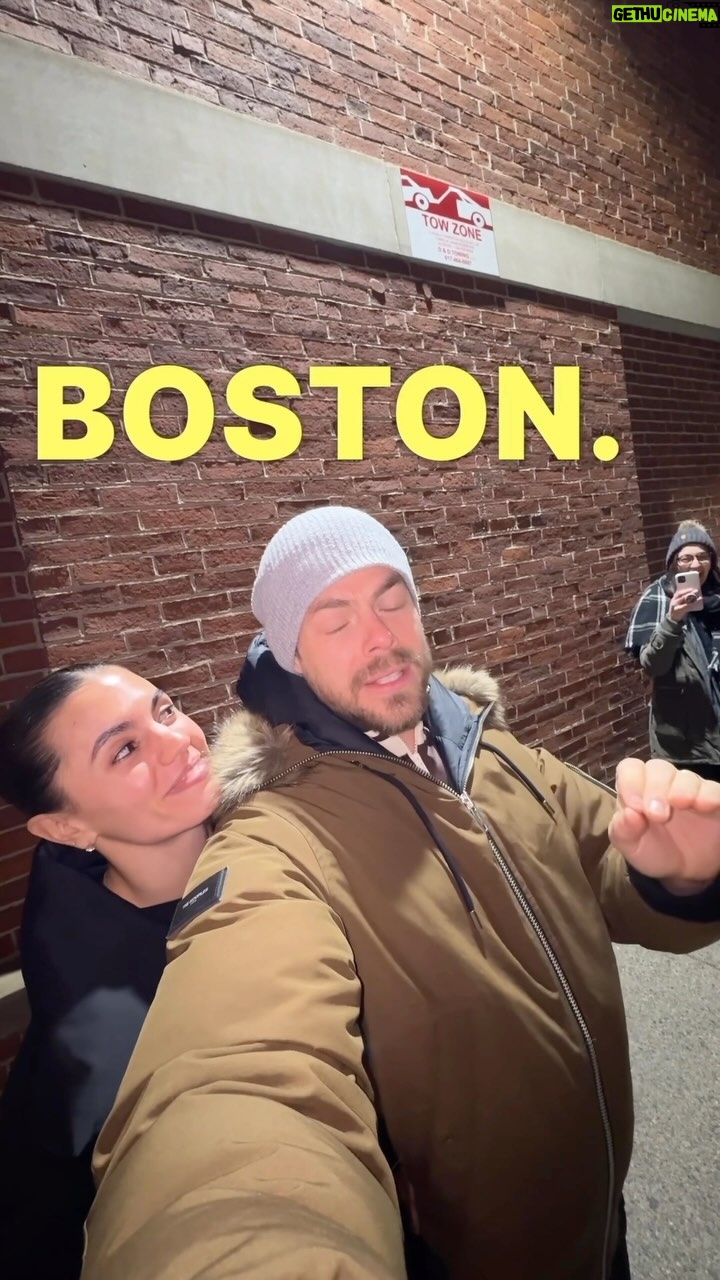 Derek Hough Instagram - They were waiting over an hour in the freezing cold 🥶and came together with strangers 🕺🏼. I was just impressed they waited so long, let alone re-create a moment from the show ! This show , this tour and this response from the audience has been next level! It’s a 10 !!!!