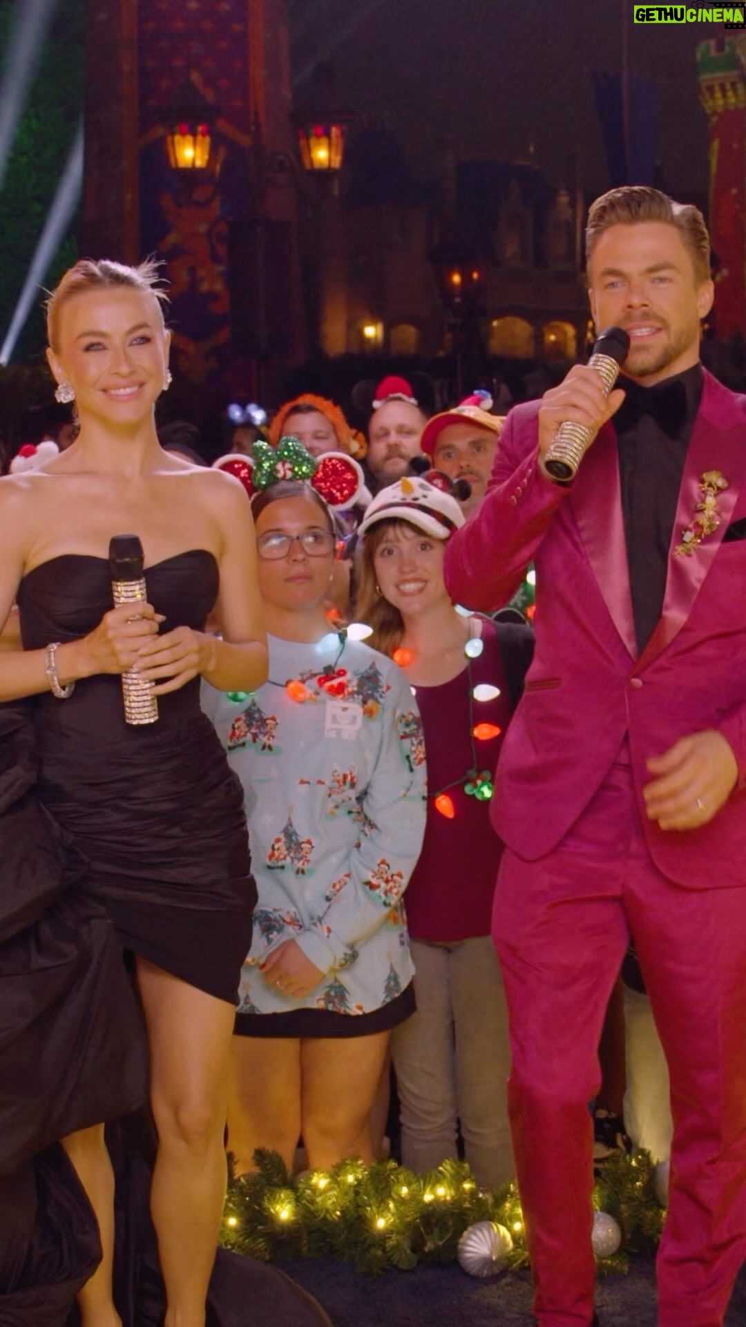 Derek Hough Instagram - Here we go 🎄✨ Don’t miss #DisneyHolidayCelebration, TONIGHT at 8/7c on @ABCNetwork. Stream next day on Hulu and Disney+! @WaltDisneyWorld @disneyaulani