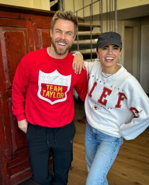 Derek Hough Instagram - One of us is from Kansas, the other isn’t. Can you guess who ? @hayley.erbert #Super Bowl