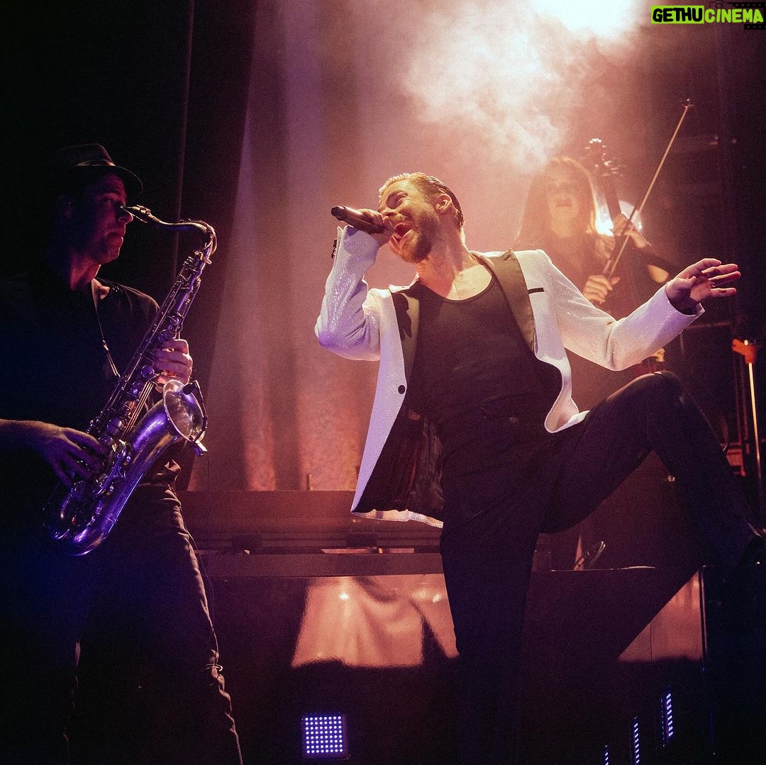 Derek Hough Instagram - Caption these photos 1,2,3,4,5 And then come it Live! Only 18 shows left Tickets 🎫 Derekhough.com Photo credit: @zcassar