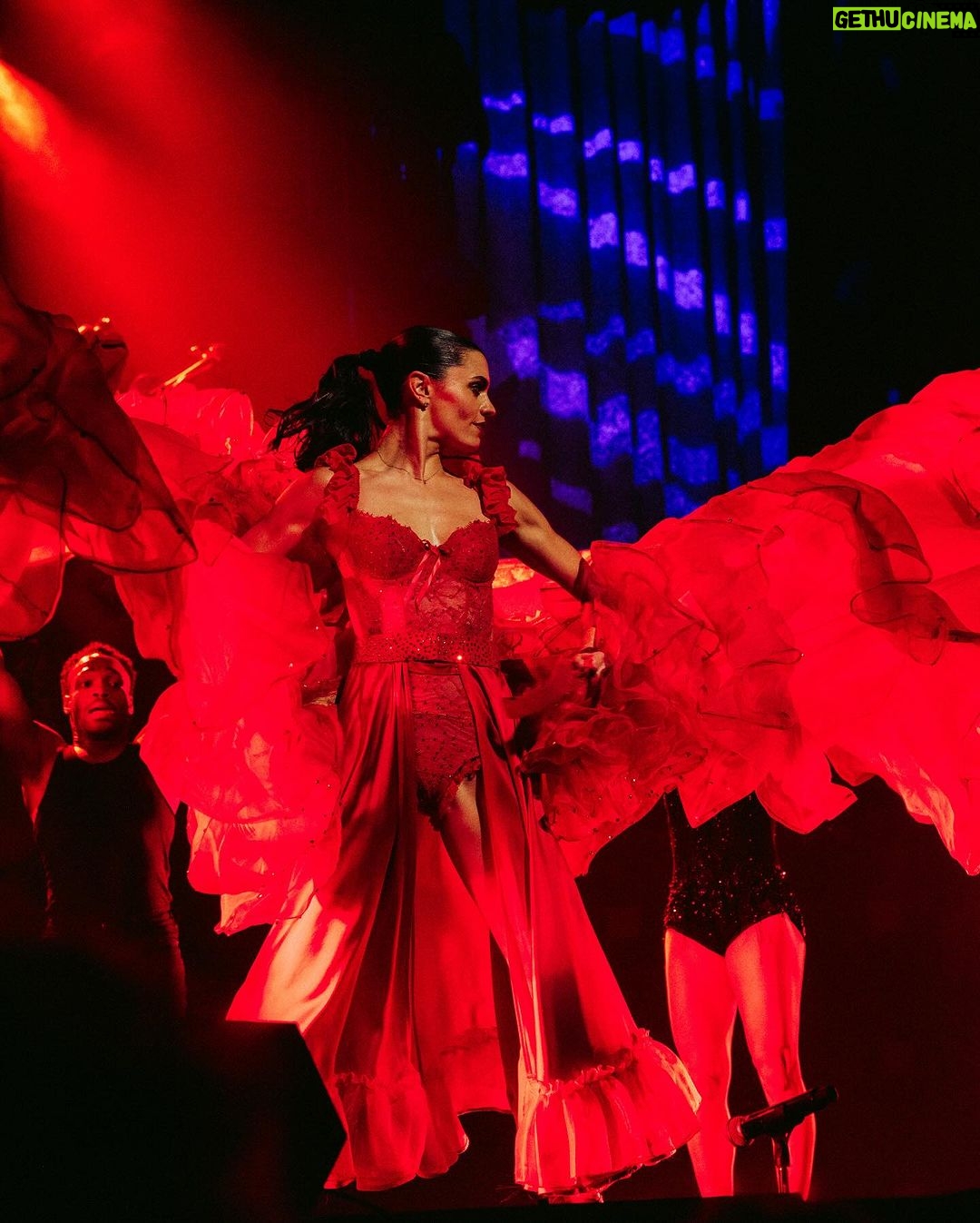 Derek Hough Instagram - Wife appreciation post ! I not only get to Tour the country doing what I love, but I get to share it with the woman that I love. Dancing on stage together sharing this incredible experience with her has been a gift. Also, look at how hot she is. Dang 🔥 We went straight from getting married to going on tour, working incredibly hard in the most demanding show either of us have ever done. What an awesome adventure to begin our beautiful union together. Thank you my love for standing by me and supporting me for the past year while Ive obsessed about building this show. 38 cities only 22 left . I can’t wait to hit that stage with you ! Let’s keep this celebration going Come see this hot lady do her thing Tickets 🎫 DerekHough.Com Photo credit: @zcassar