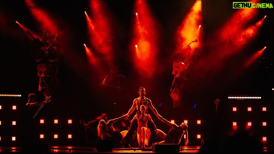 Derek Hough Instagram - This week of shows were epic!!! These audiences keep bringing it! Only 22 shows left Don’t Miss It ! Tickets 🎫 Derekhough.com