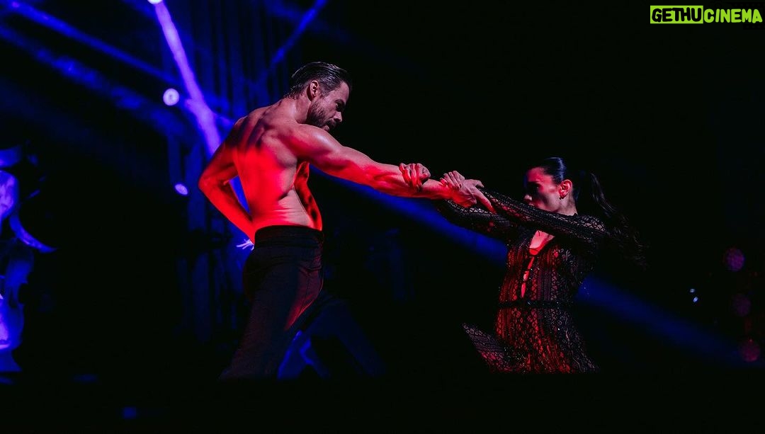 Derek Hough Instagram - This week of shows were epic!!! These audiences keep bringing it! Only 22 shows left Don’t Miss It ! Tickets 🎫 Derekhough.com