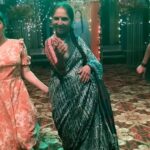Deshna Dugad Instagram - Feeling so happy 😊 got a chance to choreograph a legend artist @saritajoshi #directionchoreography #kishorekumarsongs🎼🎶 #gujarati #myfav #legend #dance style #gujumovies #team