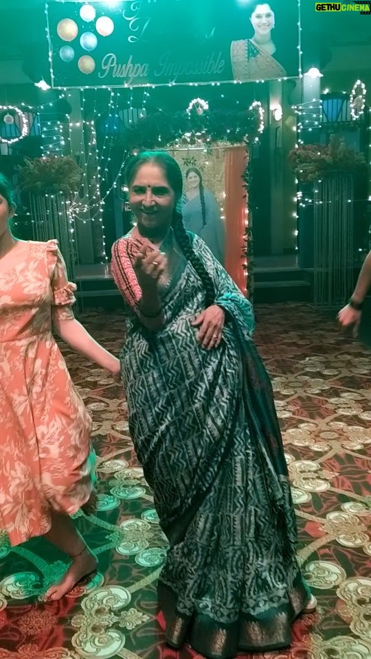 Deshna Dugad Instagram - Feeling so happy 😊 got a chance to choreograph a legend artist @saritajoshi #directionchoreography #kishorekumarsongs🎼🎶 #gujarati #myfav #legend #dance style #gujumovies #team
