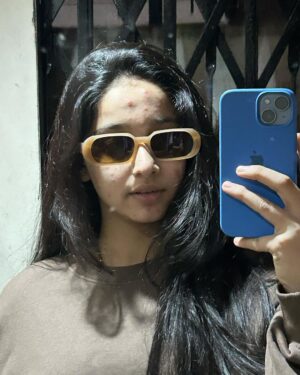 Deshna Dugad Instagram - Mirror selfie girl is here 🤳🤳👀
.
.
#deshna #deshnadugad