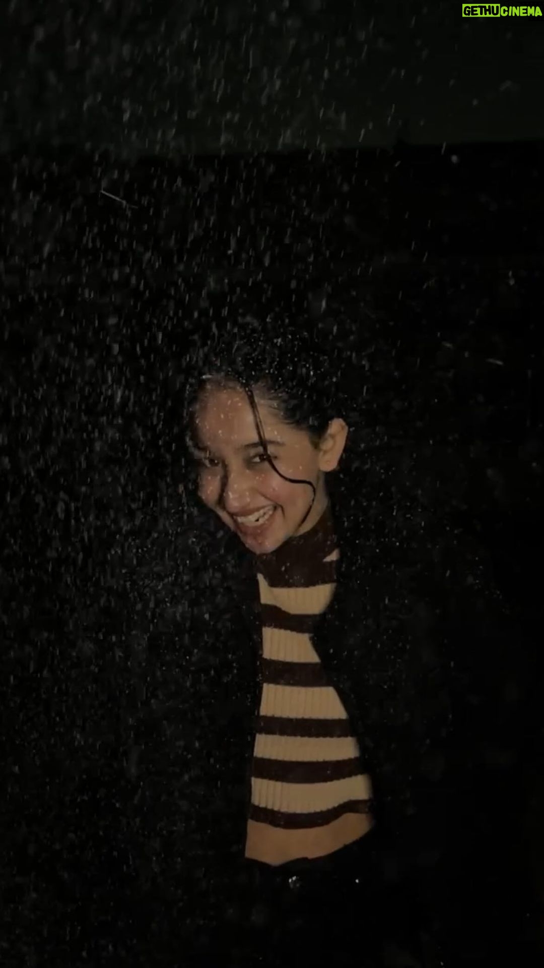 Deshna Dugad Instagram - - hot chocolate season ❄️☕️. . . Vc - @so.man.i @itisha_2102 Lmk if you all want a BTS for this video ( it is hilarious ) 🤣 . . #deshna #deshnadugad #snow #winter #nights #warm #cozynights #cozy #lovethisseason #winterlove #winterfashion
