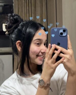 Deshna Dugad Instagram - Mirror 🪞❤️
Which selfie is your fav ?! Mine is the last one 😜
.
.
#deshna #deshnadugad