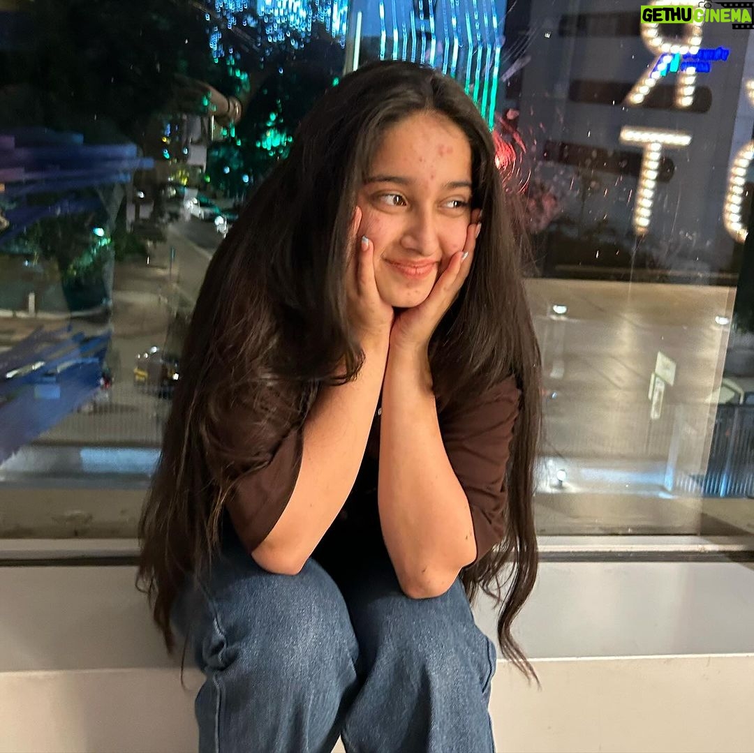 Deshna Dugad Instagram - Moody 🐿️🐿️ . Pc - @tirthjoisher ( thanks for being my unpaid photographer) 😝😉🤣♥️ . #deshna #deshnadugad #moody #moodswings #mood Jio World Drive