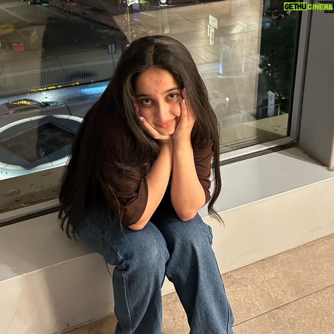 Deshna Dugad Instagram - Moody 🐿️🐿️ . Pc - @tirthjoisher ( thanks for being my unpaid photographer) 😝😉🤣♥️ . #deshna #deshnadugad #moody #moodswings #mood Jio World Drive