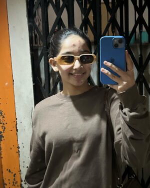 Deshna Dugad Instagram - Mirror selfie girl is here 🤳🤳👀
.
.
#deshna #deshnadugad