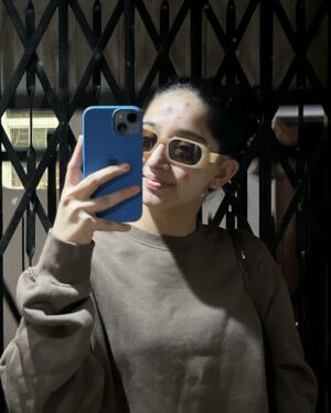 Deshna Dugad Instagram - Mirror selfie girl is here 🤳🤳👀
.
.
#deshna #deshnadugad