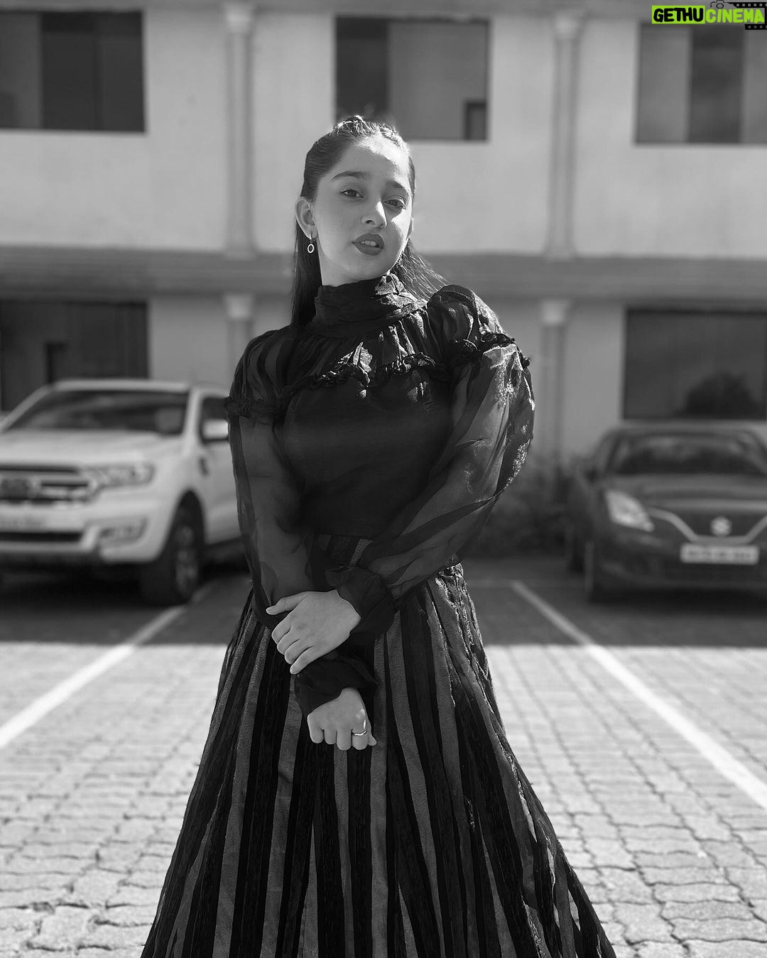 Deshna Dugad Instagram - Angel energy ❤️🔥 . Pc - @adishvaidya_92 😂♥️🥰 . . #deshna #deshnadugad #lookoftheday #pushpaimpossible #pushpaimpossibleonsab