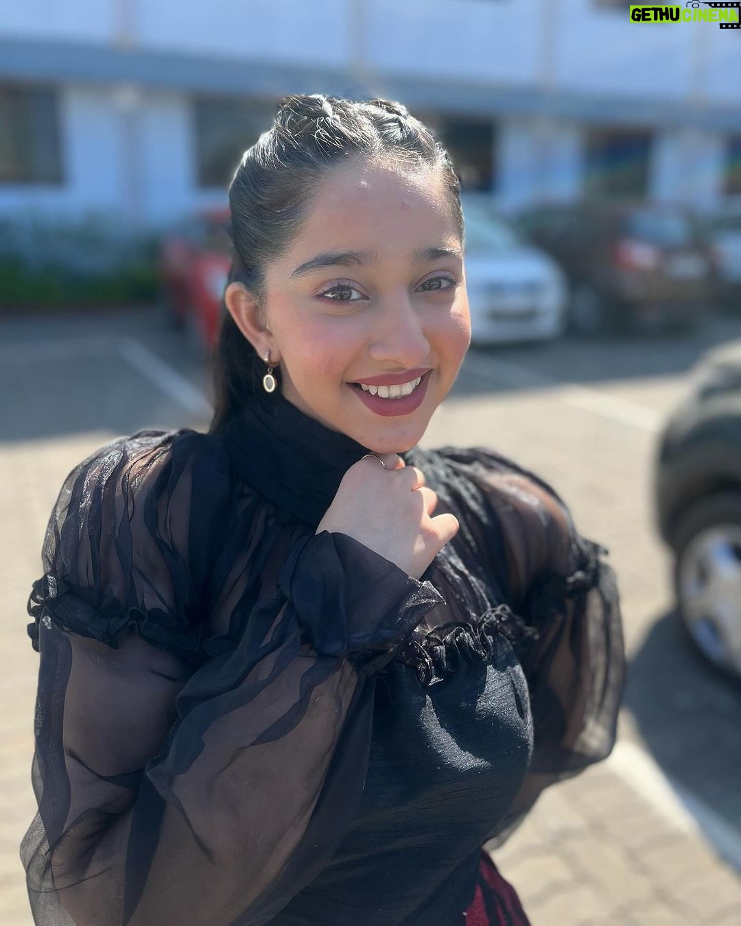 Deshna Dugad Instagram - Angel energy ❤️🔥 . Pc - @adishvaidya_92 😂♥️🥰 . . #deshna #deshnadugad #lookoftheday #pushpaimpossible #pushpaimpossibleonsab